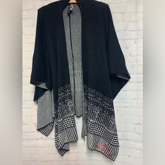 Ming Wang Jackets & Blazers - Ming Wang Black Knit Logo Comfort Wrap One Size